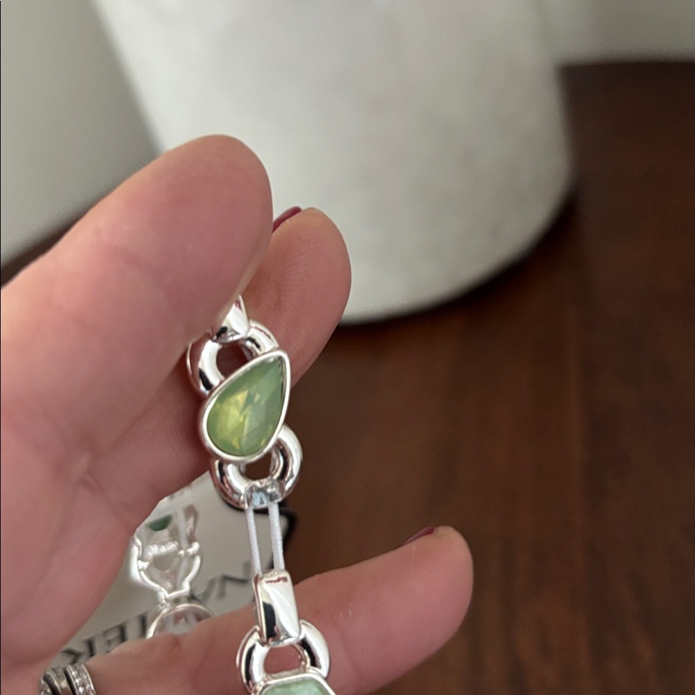 Napier Silvertone Stretch,hexagon,teardrop acrylic stones,mint green/aqua - Picture 5 of 7